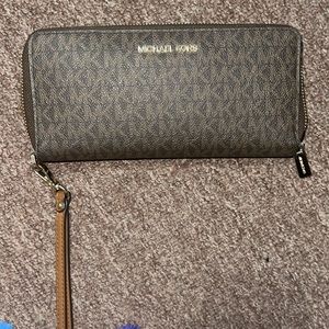 Large Logo Continental Micheal Kors Wallet